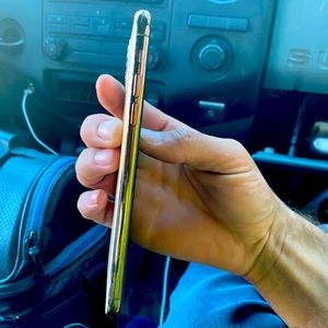 iPhone 11 Pro Max 2456gb flawless.one month old